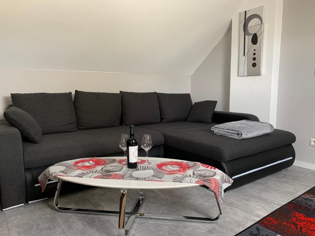 Ferienwohnung Sunny - Moderne Ferienwohnung Im Gruenen In Saarbruecken-West Saarbrücken Exterior foto